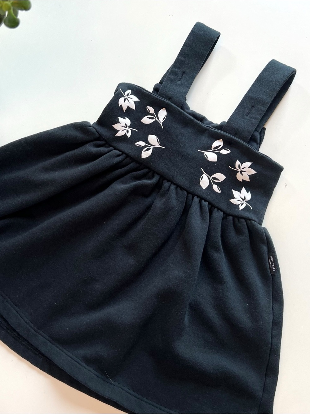 TINY TRIBE Girls Black Floral Print Pinafore Dress | Size: 6/7